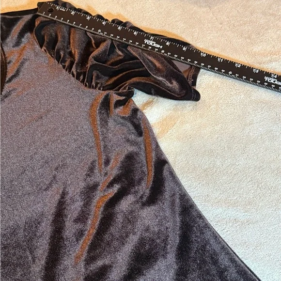 Discreet Brown Velvet Velour Ruched Sleeve top, size XL - Picture 8 of 8